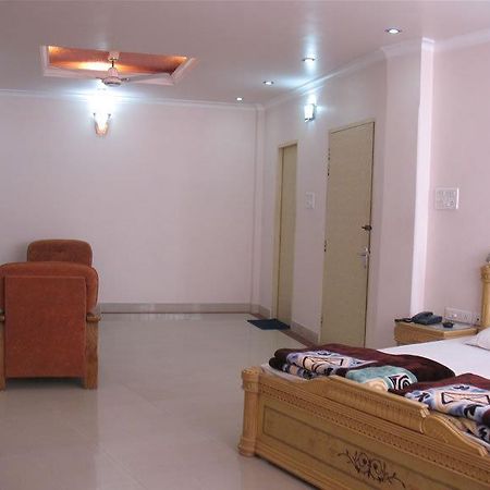 Hotel Rest Inn Lucknow Exterior foto