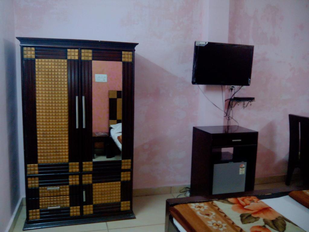 Hotel Rest Inn Lucknow Habitación foto