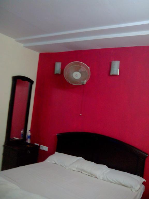 Hotel Rest Inn Lucknow Habitación foto